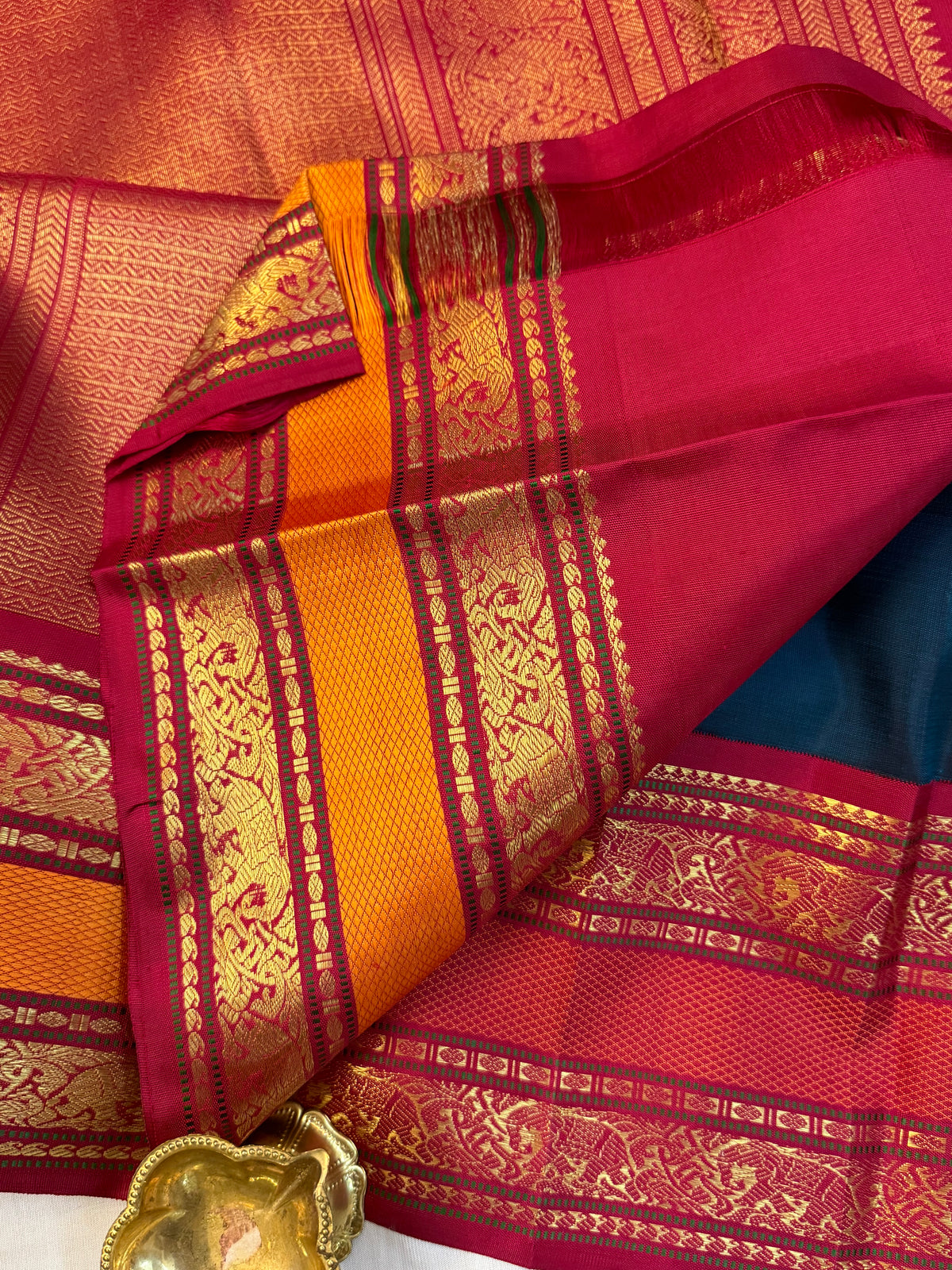 Mayilkazhuthu chakram butta with Meenakari work Korvai pure zari/kanjipuram silk saree 10968