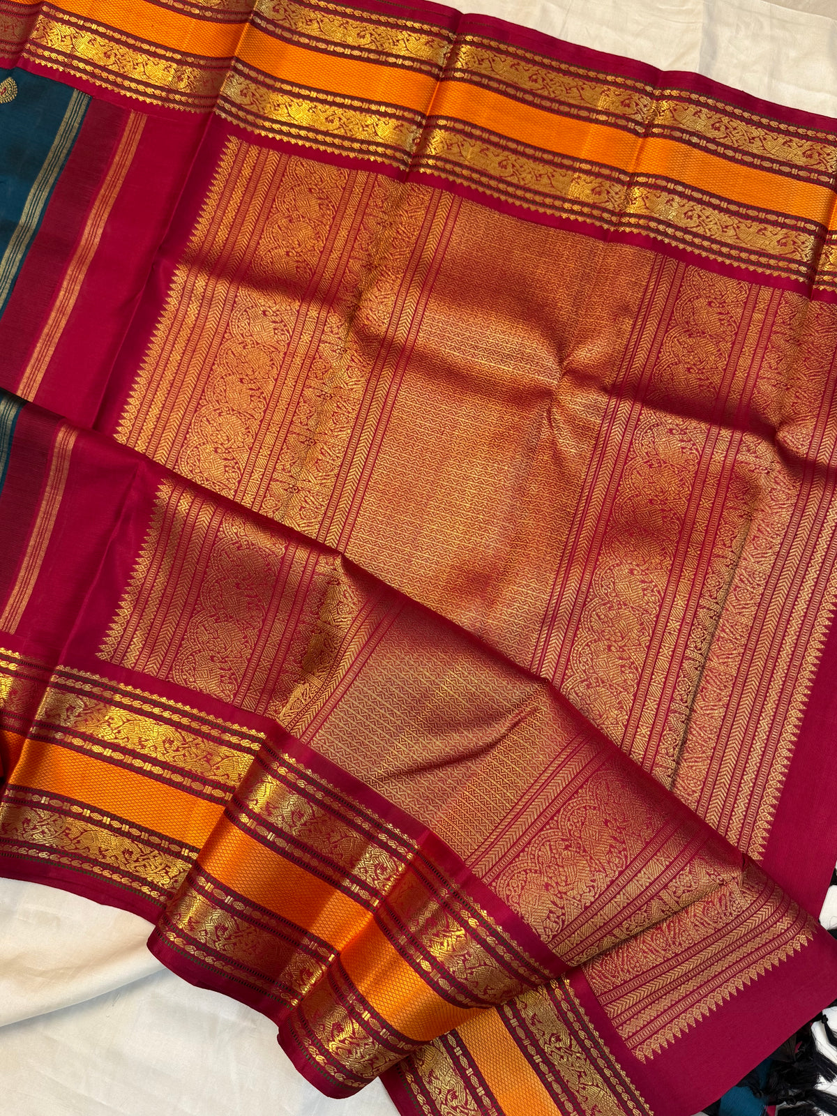 Mayilkazhuthu chakram butta with Meenakari work Korvai pure zari/kanjipuram silk saree 10968