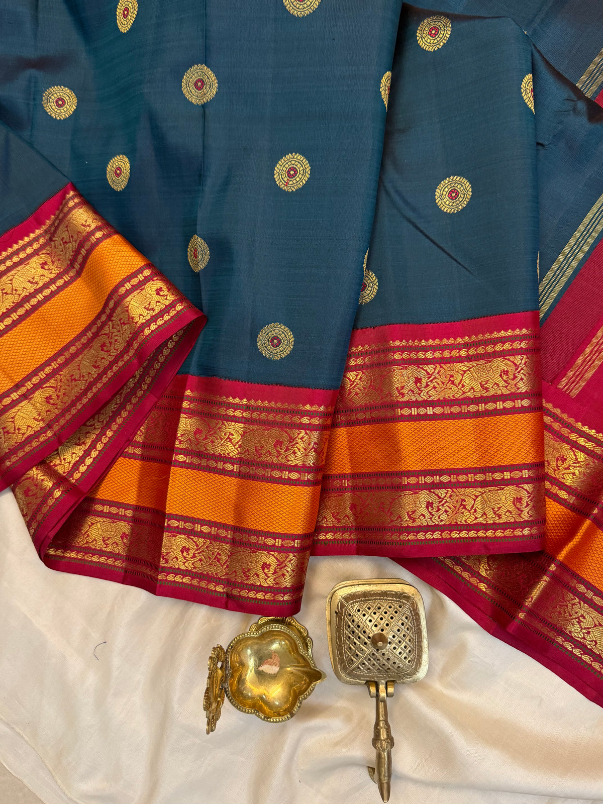 Mayilkazhuthu chakram butta with Meenakari work Korvai pure zari/kanjipuram silk saree 10968
