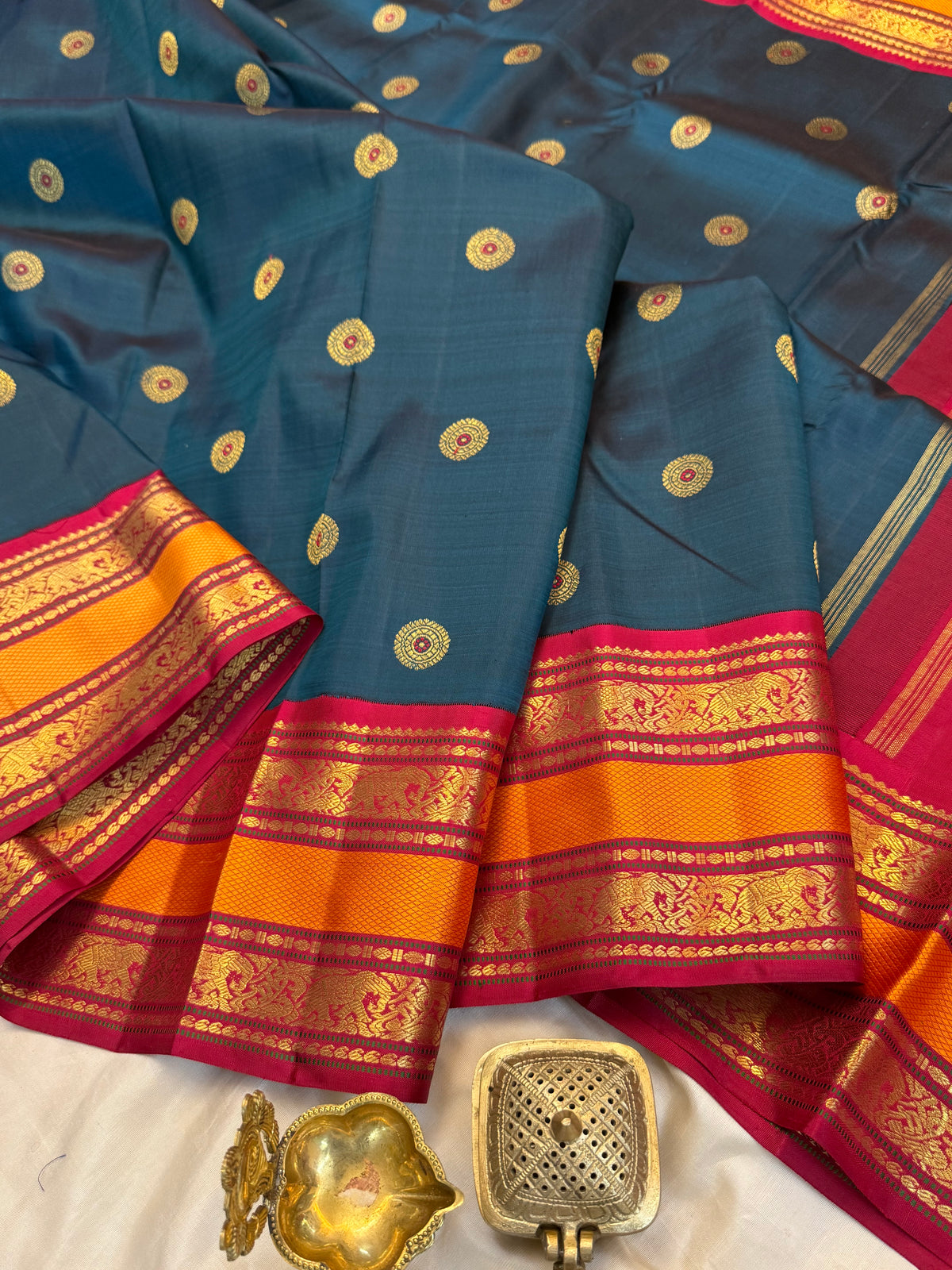 Mayilkazhuthu chakram butta with Meenakari work Korvai pure zari/kanjipuram silk saree 10968