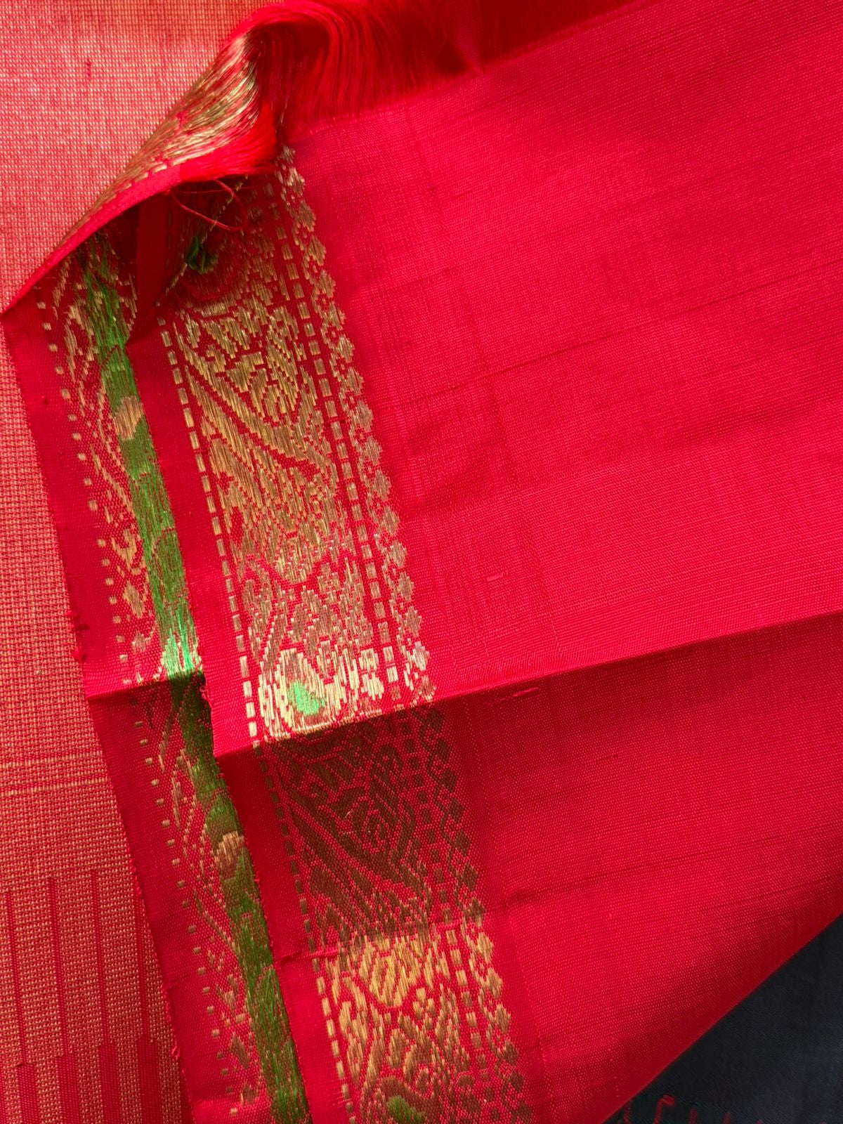 Dark green and red (manga and killi meenakari border) kai korvai / kanjipuram silk