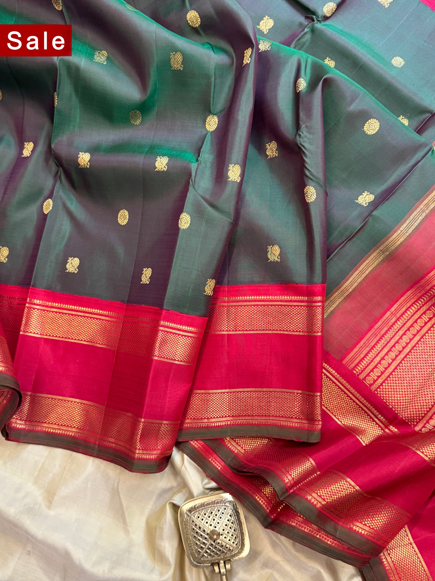 Deep manthulir korvai : kanjipuram silk