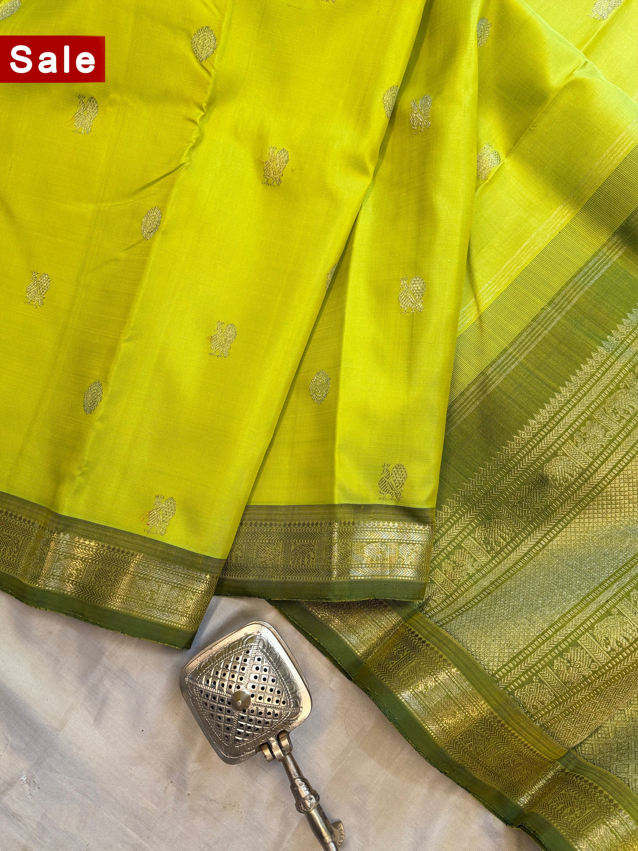Permam :  Lime green small border / Kanjipuram silk CL5035